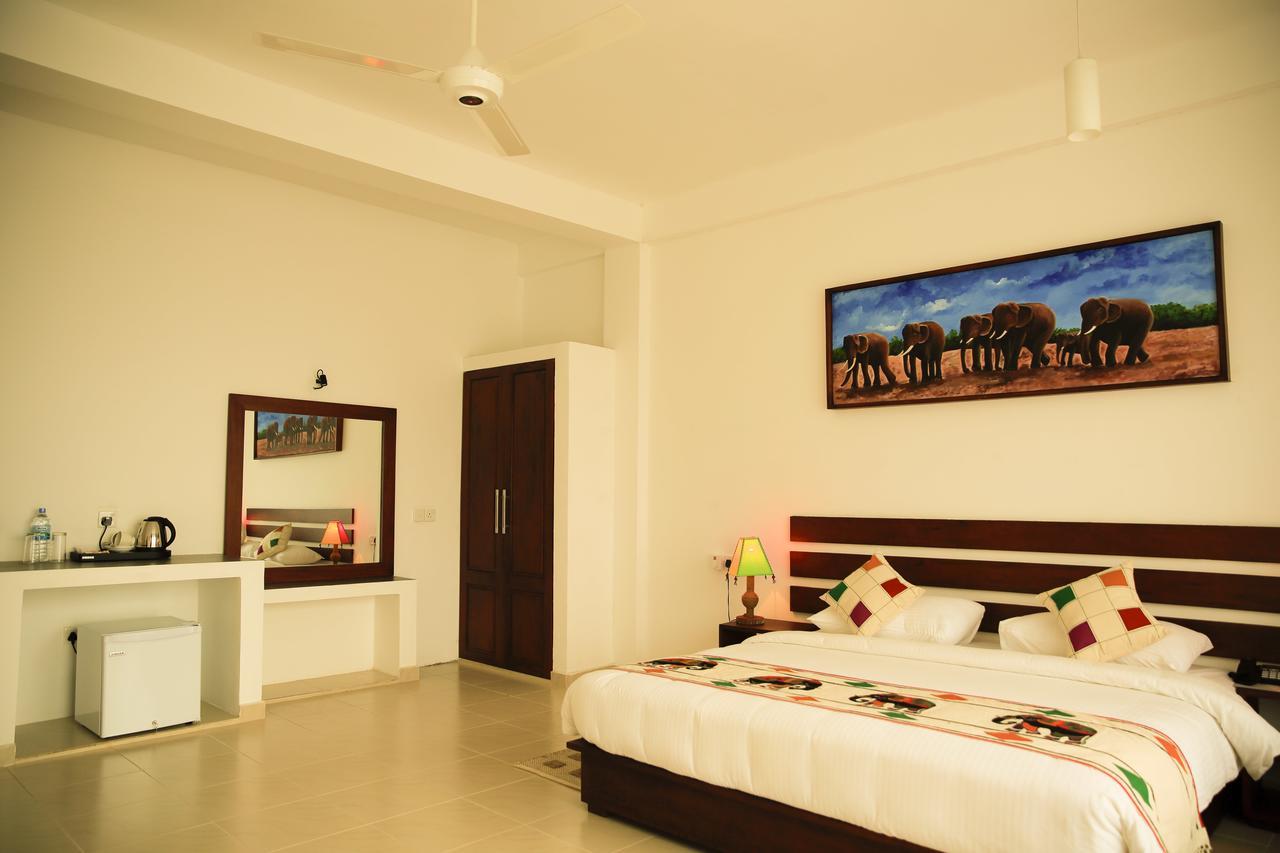 רמבודה Thuruliya Hotel מראה חיצוני תמונה