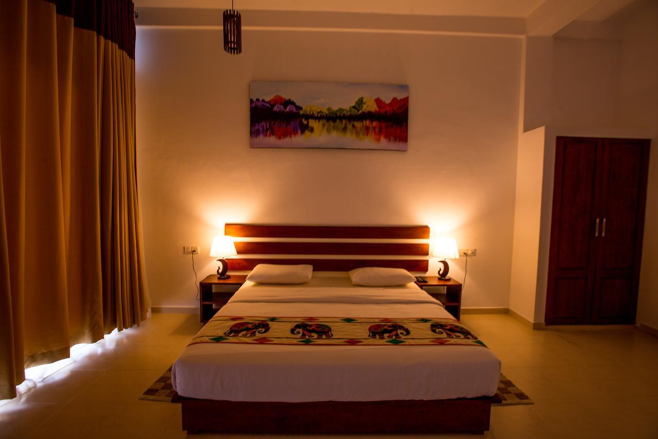 רמבודה Thuruliya Hotel מראה חיצוני תמונה